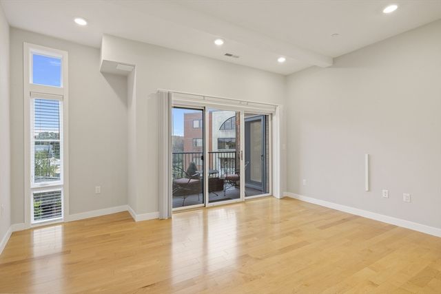 17 Holland Street 301, Somerville, MA 02144