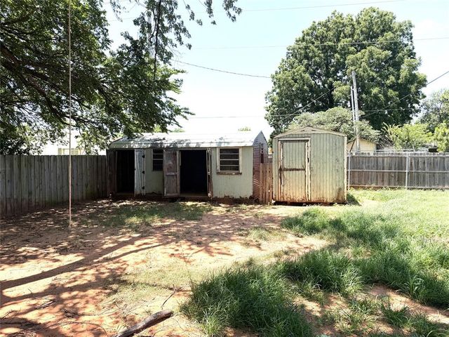 809 N Harrison Avenue, Blanchard, OK 73010