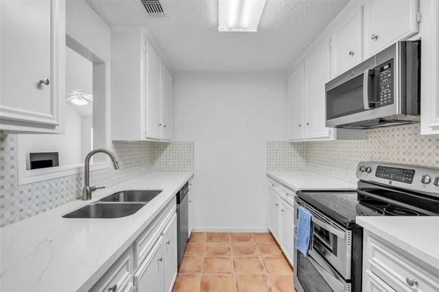 13740 Hollowgreen Drive 605, Houston, TX 77082