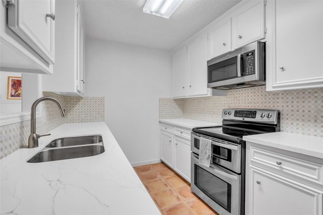 13740 Hollowgreen Drive 605, Houston, TX 77082