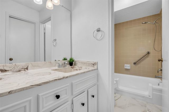 13740 Hollowgreen Drive 605, Houston, TX 77082