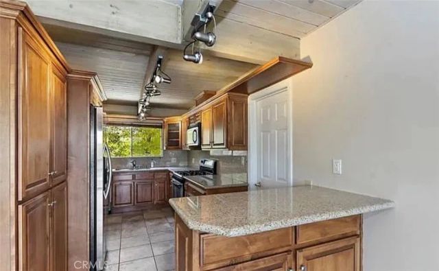 945 N Hospital Road 1, Lake Arrowhead, CA 92352
