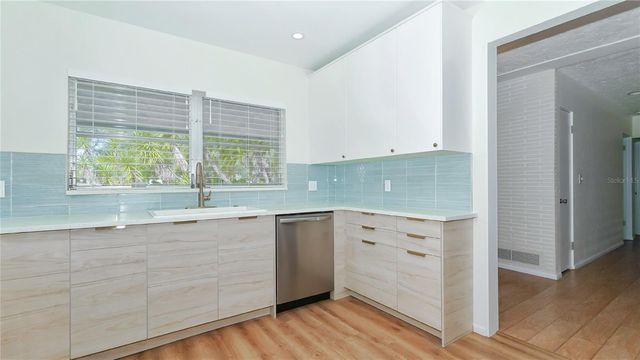 3431 MINEOLA DRIVE, Sarasota, FL 34239