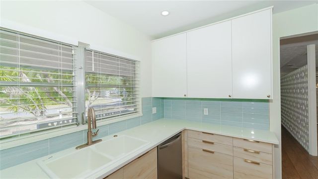 3431 MINEOLA DRIVE, Sarasota, FL 34239