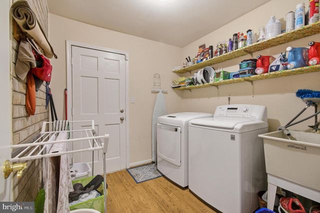 1609 WINDING WAYE LN, Silver Spring, MD 20902