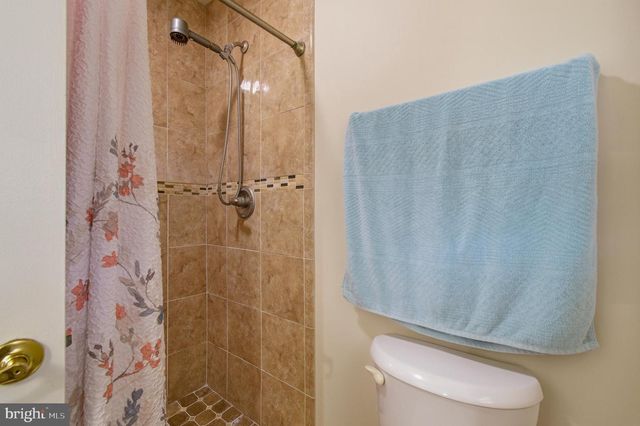 1609 WINDING WAYE LN, Silver Spring, MD 20902