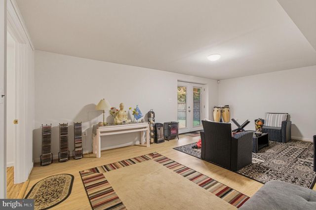 1609 WINDING WAYE LN, Silver Spring, MD 20902