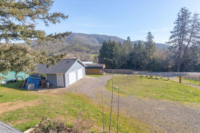 621 Sardine Creek Road, Gold Hill, OR 97525