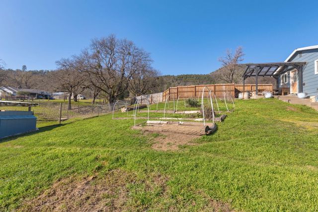 621 Sardine Creek Road, Gold Hill, OR 97525