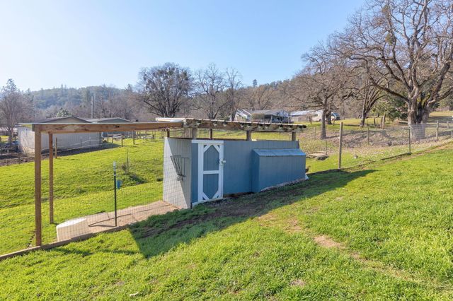 621 Sardine Creek Road, Gold Hill, OR 97525