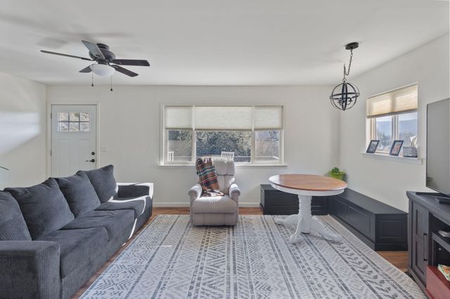 621 Sardine Creek Road, Gold Hill, OR 97525