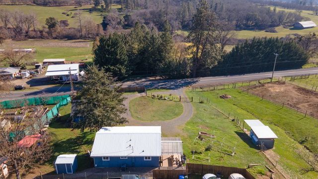 621 Sardine Creek Road, Gold Hill, OR 97525