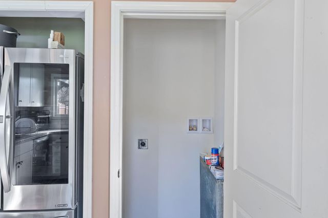 621 Sardine Creek Road, Gold Hill, OR 97525