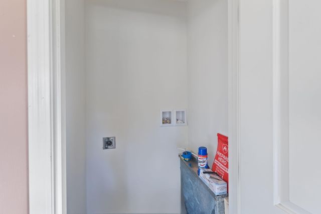 621 Sardine Creek Road, Gold Hill, OR 97525