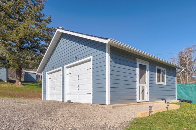 621 Sardine Creek Road, Gold Hill, OR 97525