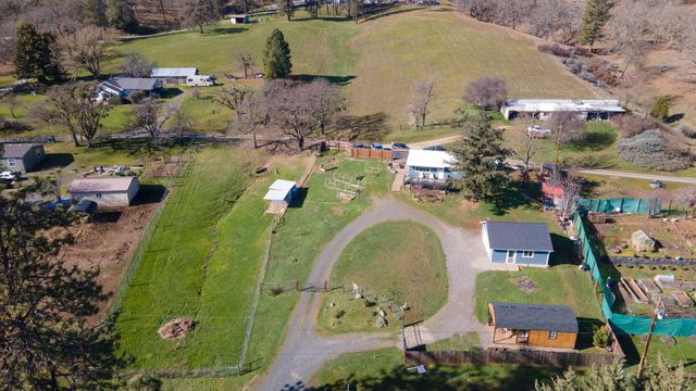 621 Sardine Creek Road, Gold Hill, OR 97525