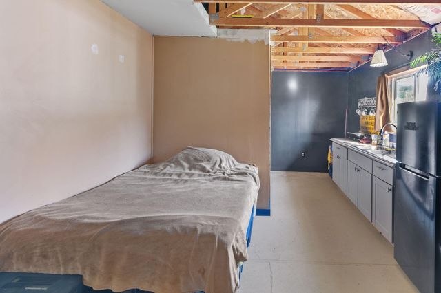 621 Sardine Creek Road, Gold Hill, OR 97525