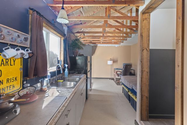 621 Sardine Creek Road, Gold Hill, OR 97525