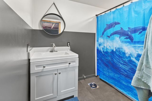 621 Sardine Creek Road, Gold Hill, OR 97525