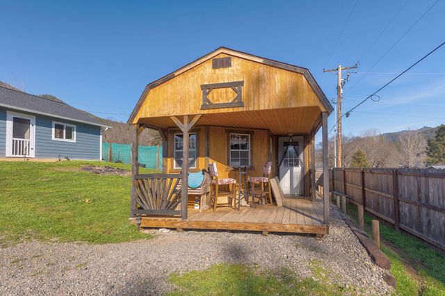 621 Sardine Creek Road, Gold Hill, OR 97525