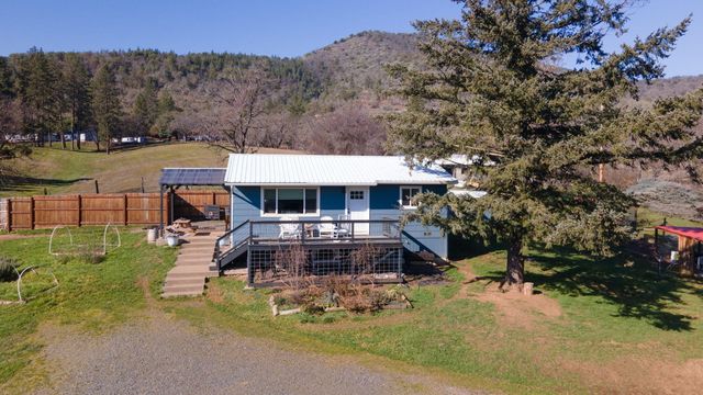 621 Sardine Creek Road, Gold Hill, OR 97525