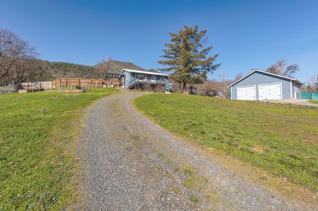 621 Sardine Creek Road, Gold Hill, OR 97525