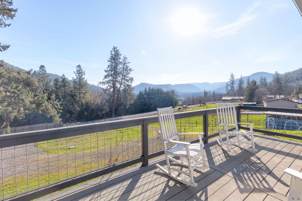 621 Sardine Creek Road, Gold Hill, OR 97525