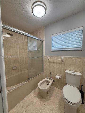 10168 NW 126th Ter, Hialeah Gardens, FL 33018