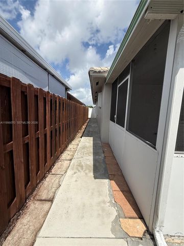 10168 NW 126th Ter, Hialeah Gardens, FL 33018
