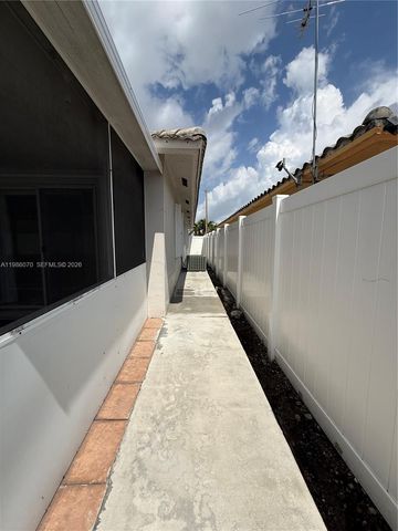 10168 NW 126th Ter, Hialeah Gardens, FL 33018