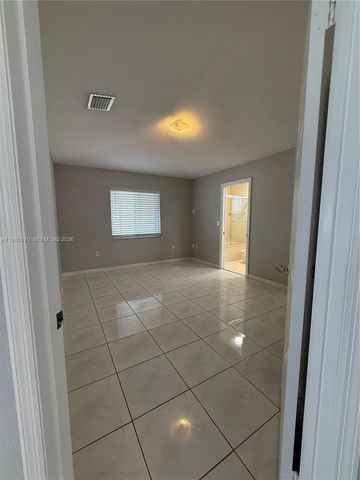 10168 NW 126th Ter, Hialeah Gardens, FL 33018