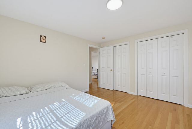 5 Ivy Cir, Randolph, MA 02368
