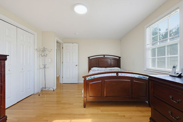5 Ivy Cir, Randolph, MA 02368