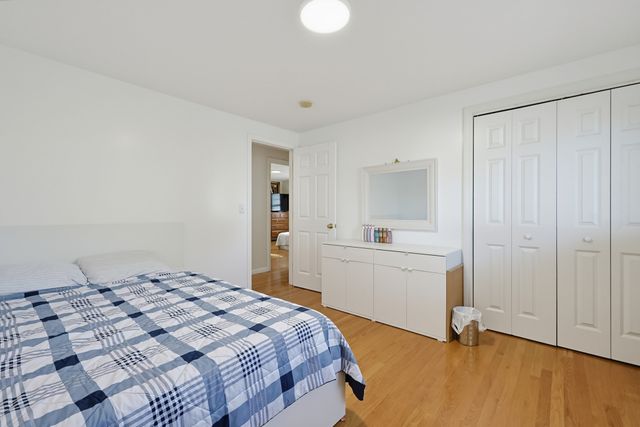 5 Ivy Cir, Randolph, MA 02368