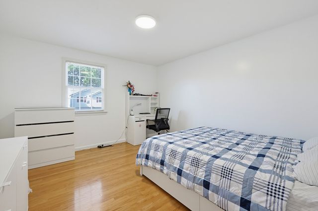 5 Ivy Cir, Randolph, MA 02368