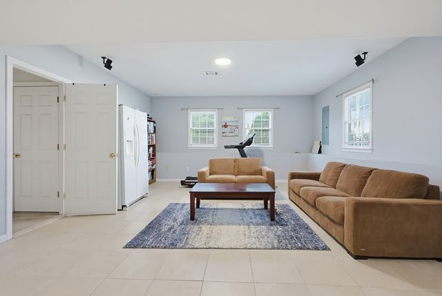 5 Ivy Cir, Randolph, MA 02368