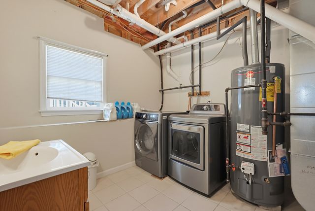 5 Ivy Cir, Randolph, MA 02368
