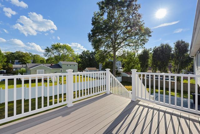 5 Ivy Cir, Randolph, MA 02368