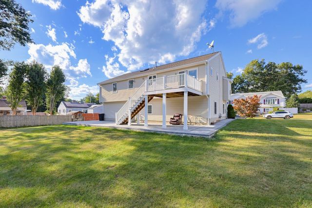 5 Ivy Cir, Randolph, MA 02368
