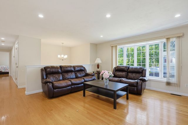 5 Ivy Cir, Randolph, MA 02368