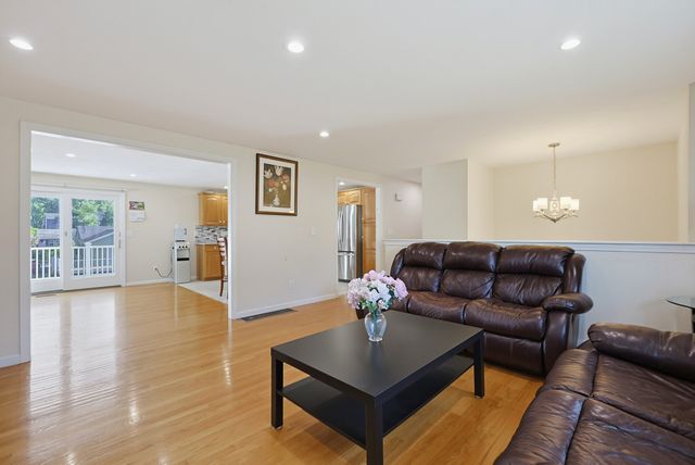 5 Ivy Cir, Randolph, MA 02368