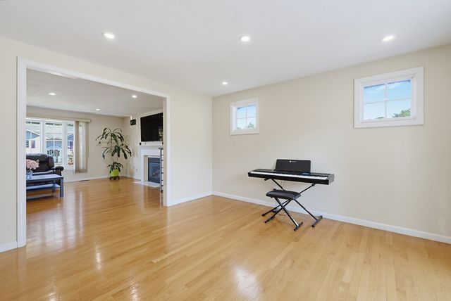 5 Ivy Cir, Randolph, MA 02368