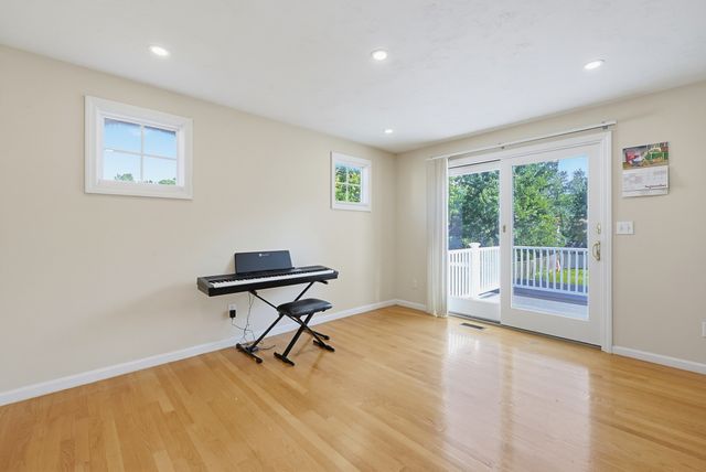 5 Ivy Cir, Randolph, MA 02368