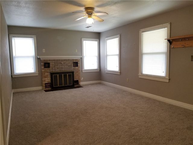 1511 Old Wire Road, Fayetteville, AR 72703