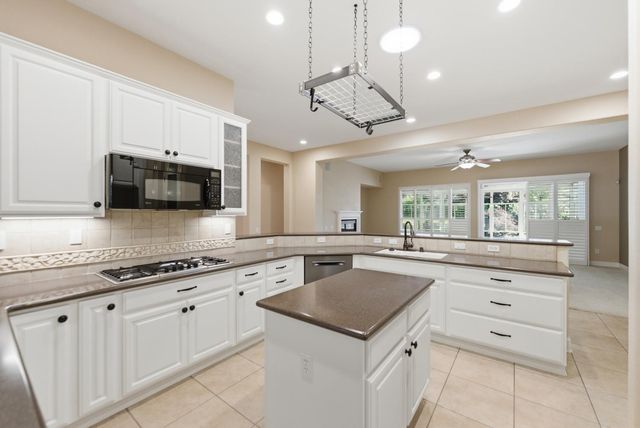 1281 Longhorn Ln, Lincoln, CA 95648