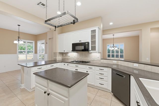 1281 Longhorn Ln, Lincoln, CA 95648