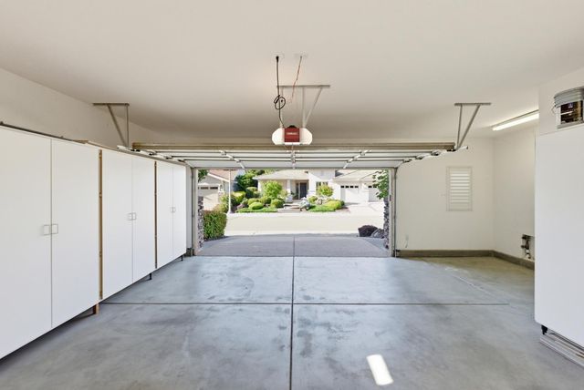1281 Longhorn Ln, Lincoln, CA 95648