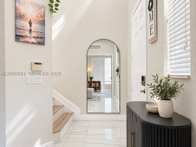 2913 S Greenleaf Cir, Boynton Beach, FL 33426
