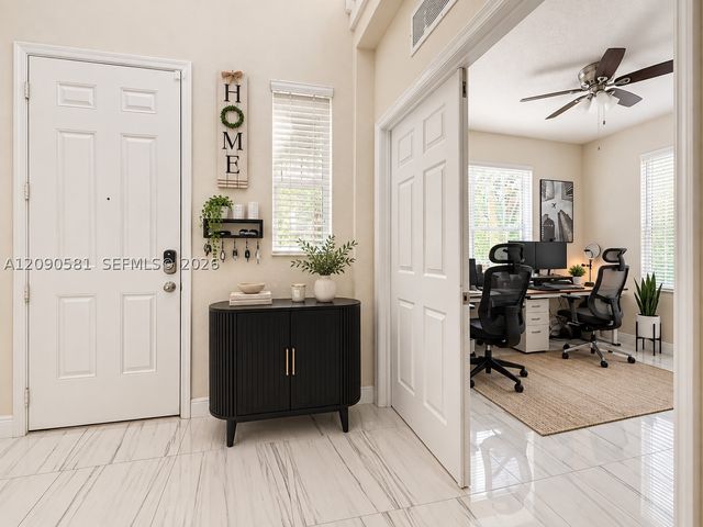 2913 S Greenleaf Cir, Boynton Beach, FL 33426