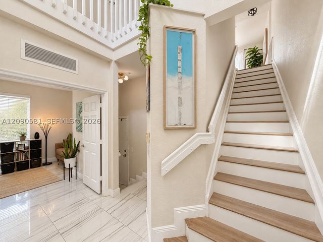 2913 S Greenleaf Cir, Boynton Beach, FL 33426